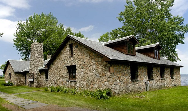 Picture of Bathhouse at Sandbar State Park